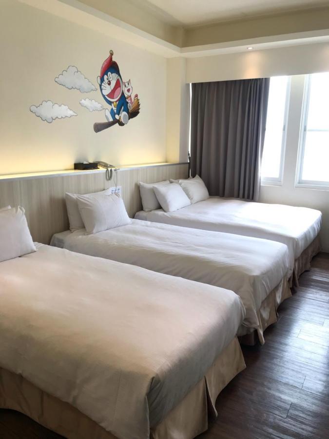 M Hotel Kaohsiung Bagian luar foto
