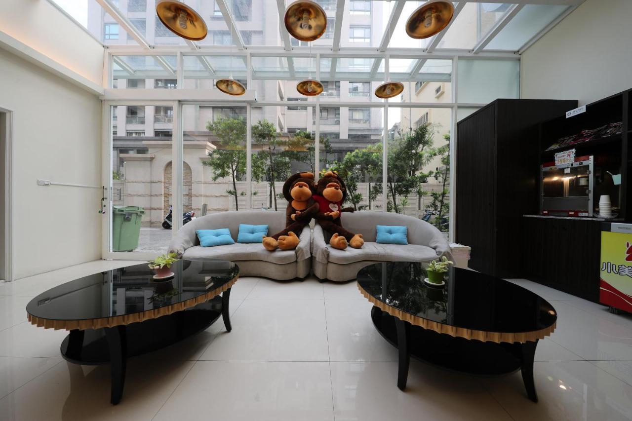 M Hotel Kaohsiung Bagian luar foto