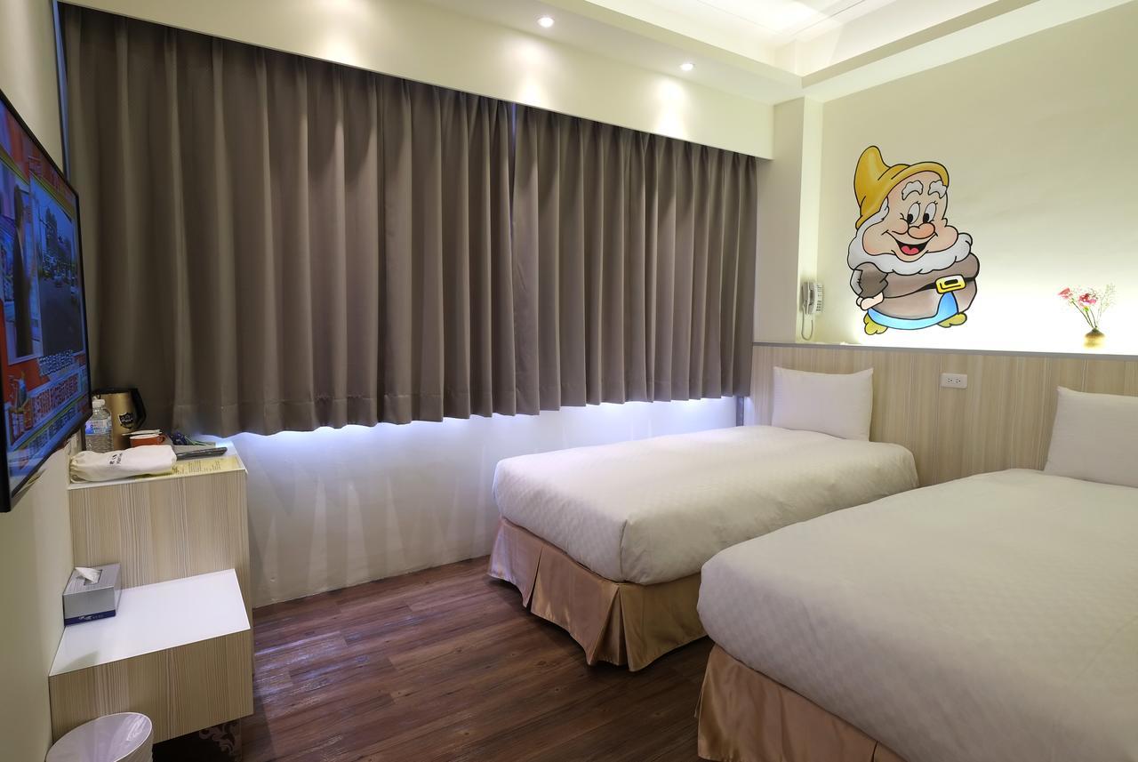 M Hotel Kaohsiung Bagian luar foto