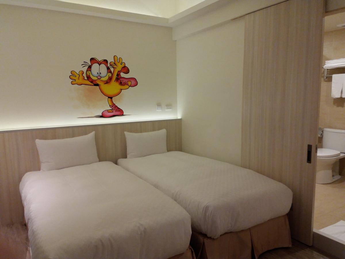 M Hotel Kaohsiung Bagian luar foto