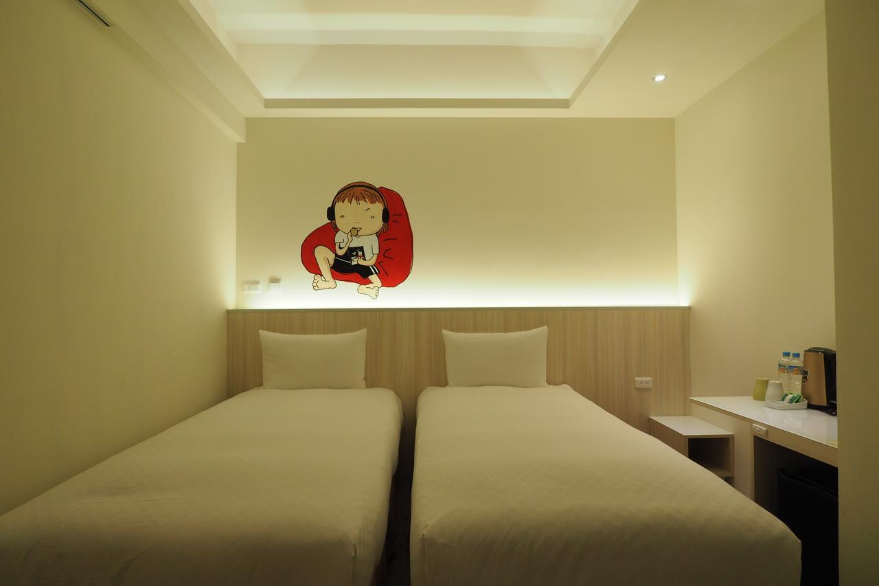 M Hotel Kaohsiung Bagian luar foto