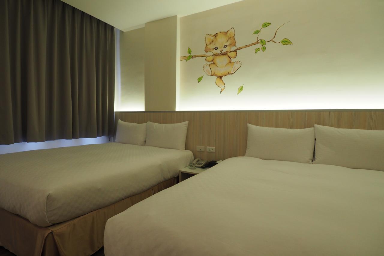 M Hotel Kaohsiung Bagian luar foto