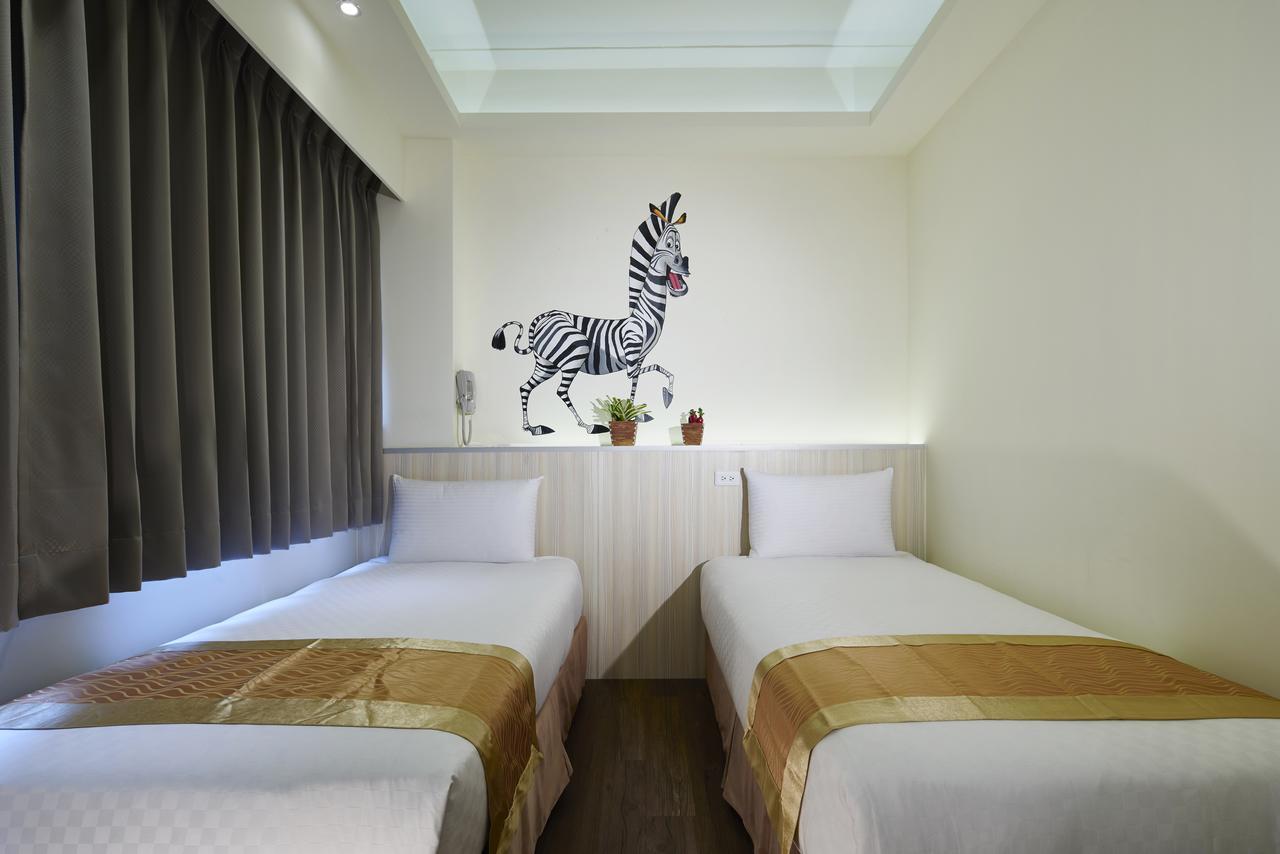 M Hotel Kaohsiung Bagian luar foto