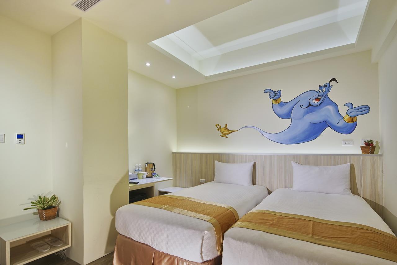 M Hotel Kaohsiung Bagian luar foto