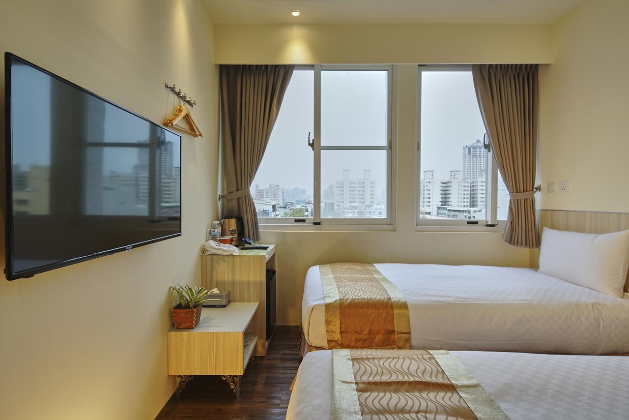 M Hotel Kaohsiung Bagian luar foto