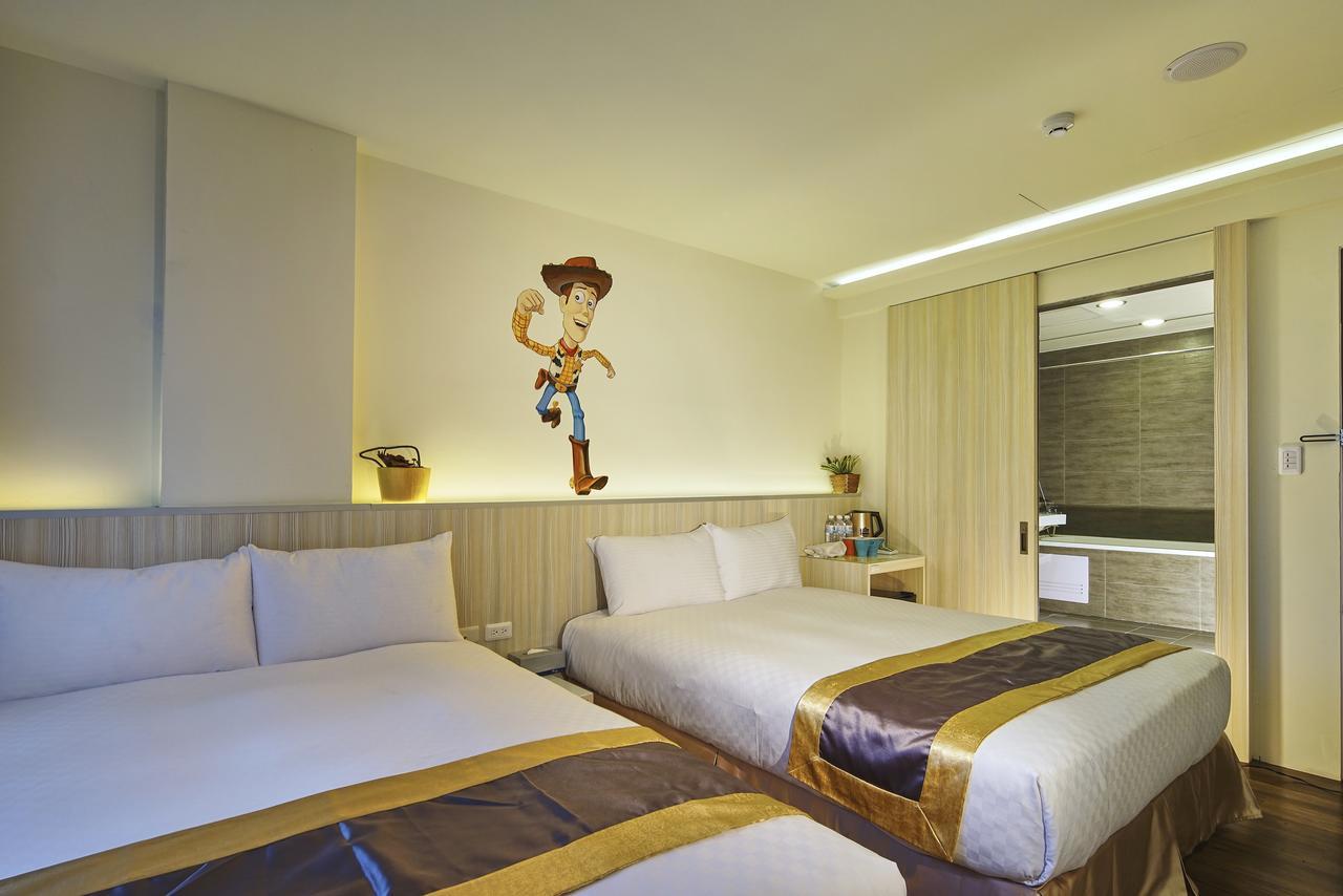M Hotel Kaohsiung Bagian luar foto