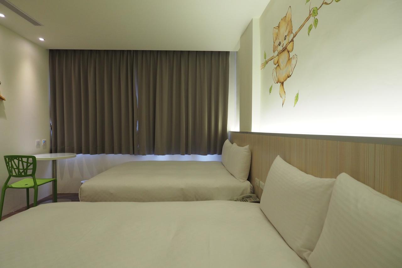 M Hotel Kaohsiung Bagian luar foto