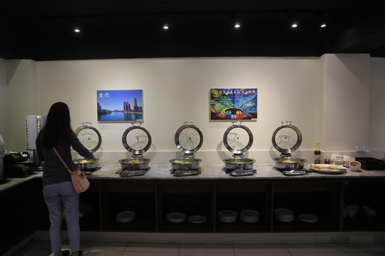 M Hotel Kaohsiung Bagian luar foto