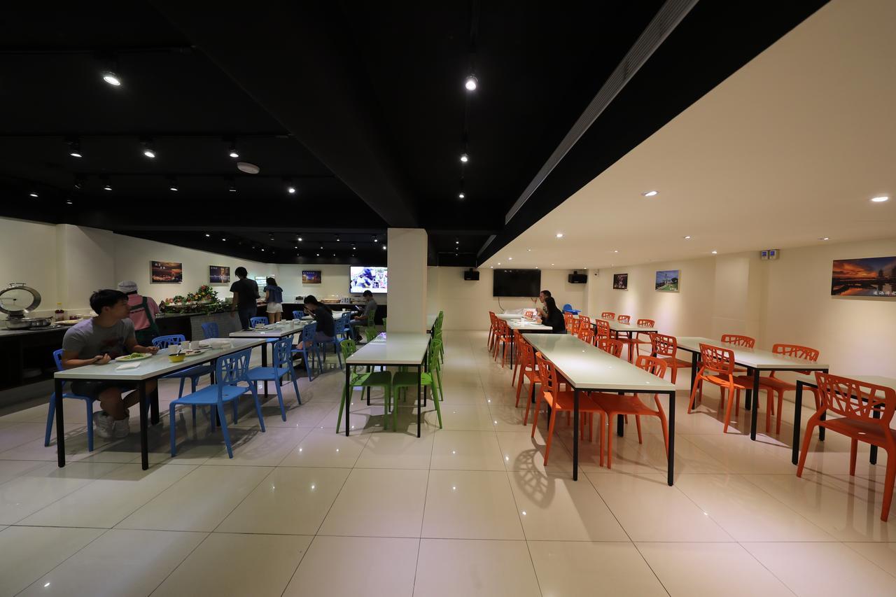 M Hotel Kaohsiung Bagian luar foto