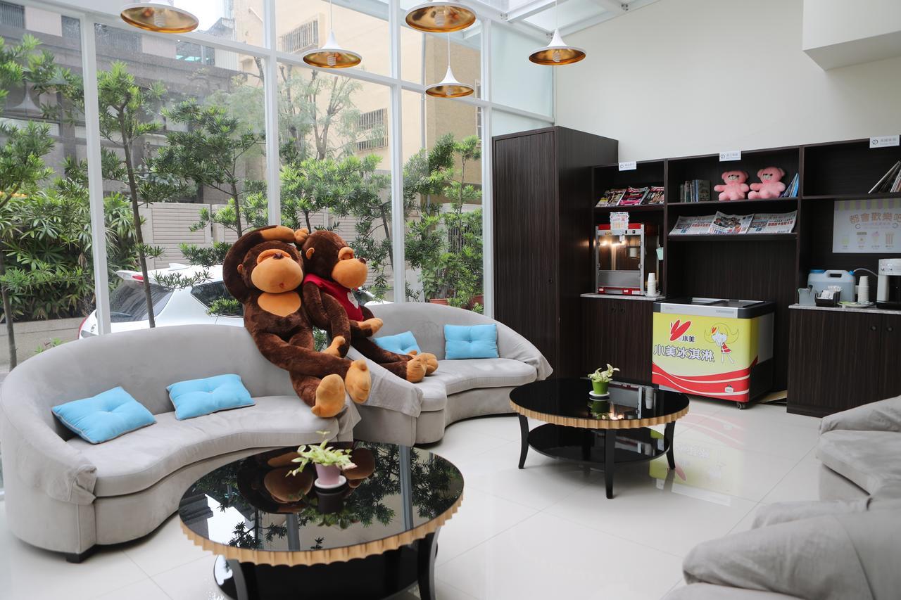 M Hotel Kaohsiung Bagian luar foto