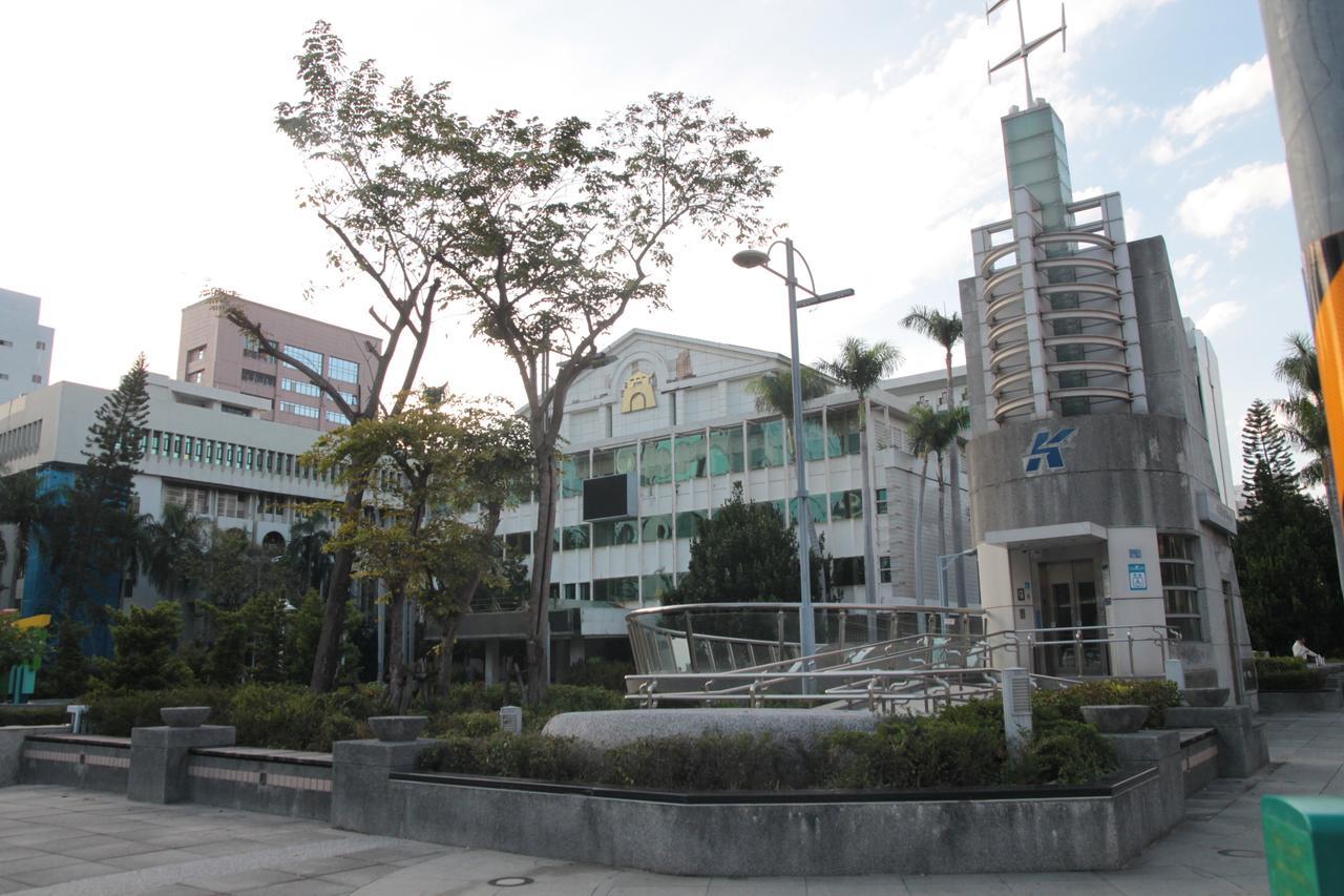 M Hotel Kaohsiung Bagian luar foto