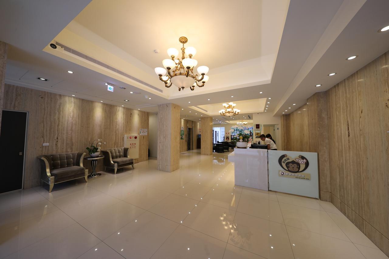 M Hotel Kaohsiung Bagian luar foto