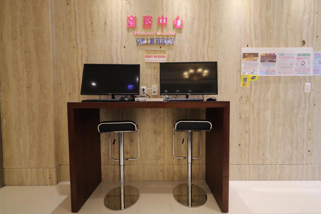 M Hotel Kaohsiung Bagian luar foto