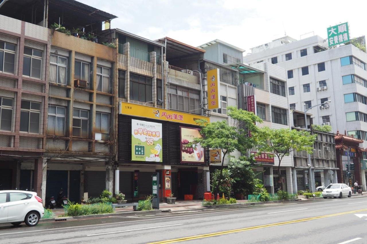 M Hotel Kaohsiung Bagian luar foto