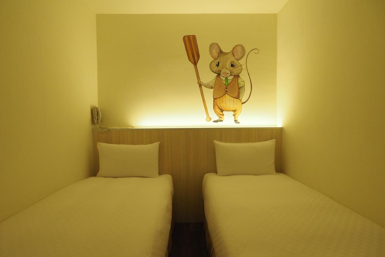 M Hotel Kaohsiung Bagian luar foto