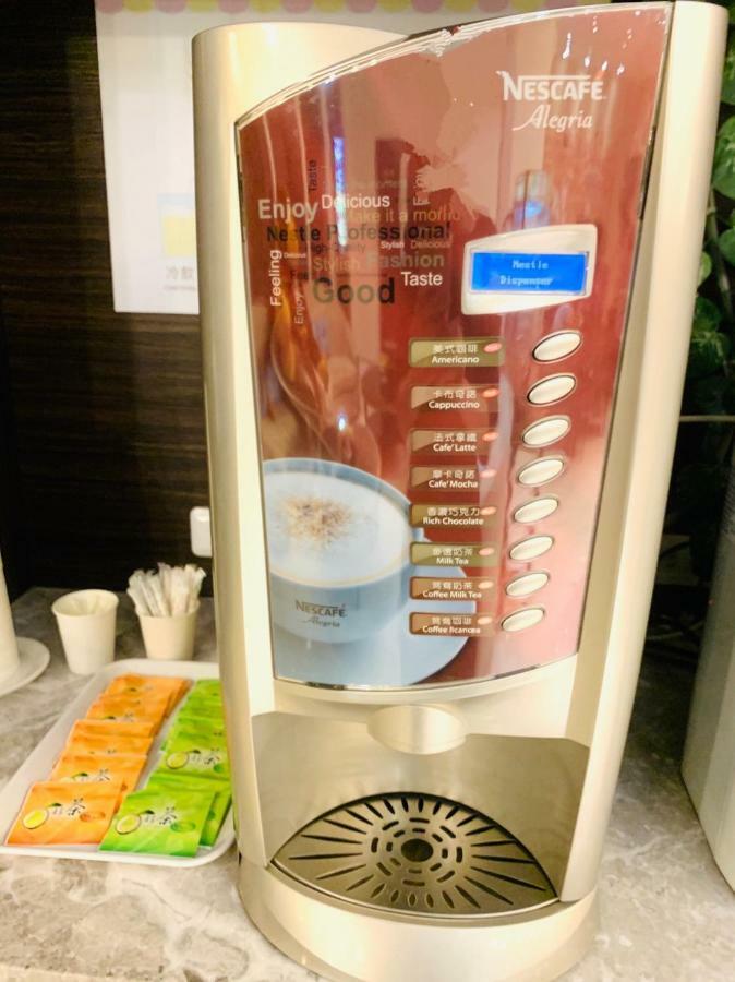 M Hotel Kaohsiung Bagian luar foto